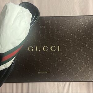 Men Gucci leather sandals